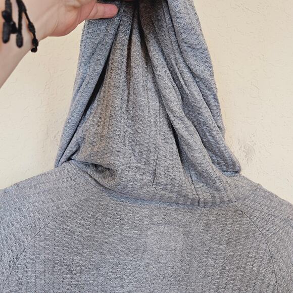 Chaser Waffle Knit Long Sleeve Top With Hood in Gray Size Medium - Picture 4 of 8